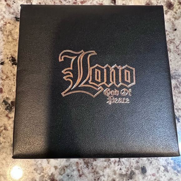 NEW—unique God of Piece cross necklace - Picture 2 of 8